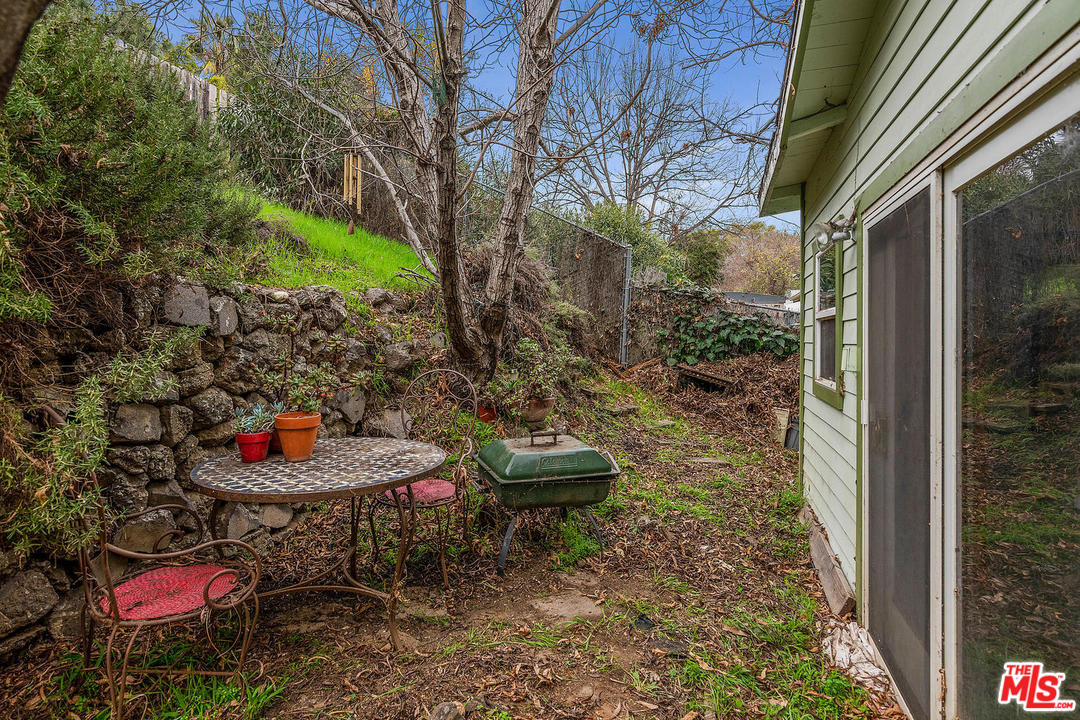 2425 Riverside Place Los Angeles, CA 90039 - Photo 27 of 28 Gallery Image 27