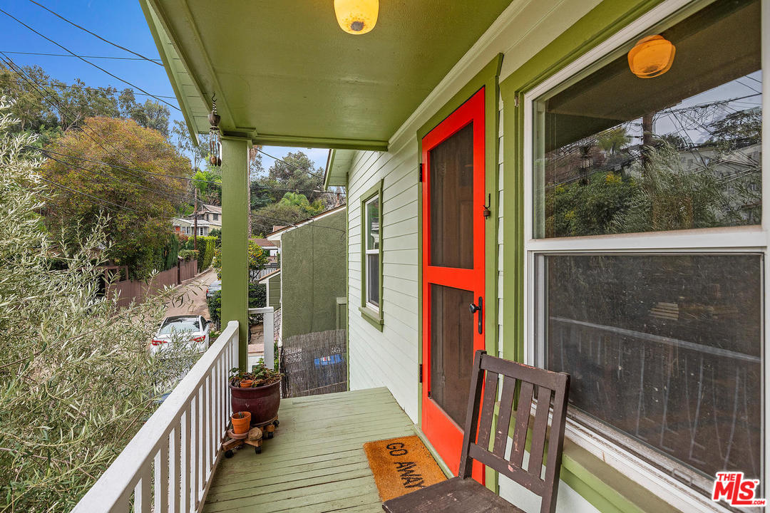 2425 Riverside Place Los Angeles, CA 90039 - Photo 4 of 28 Gallery Image 4