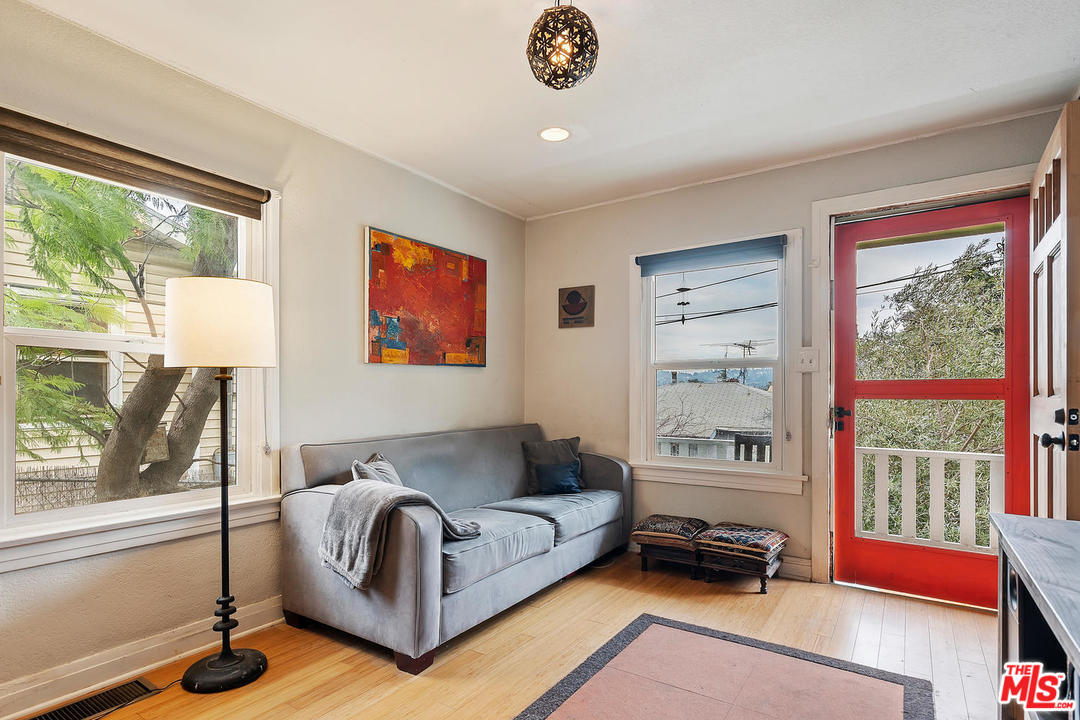 2425 Riverside Place Los Angeles, CA 90039 - Photo 7 of 28 Gallery Image 7