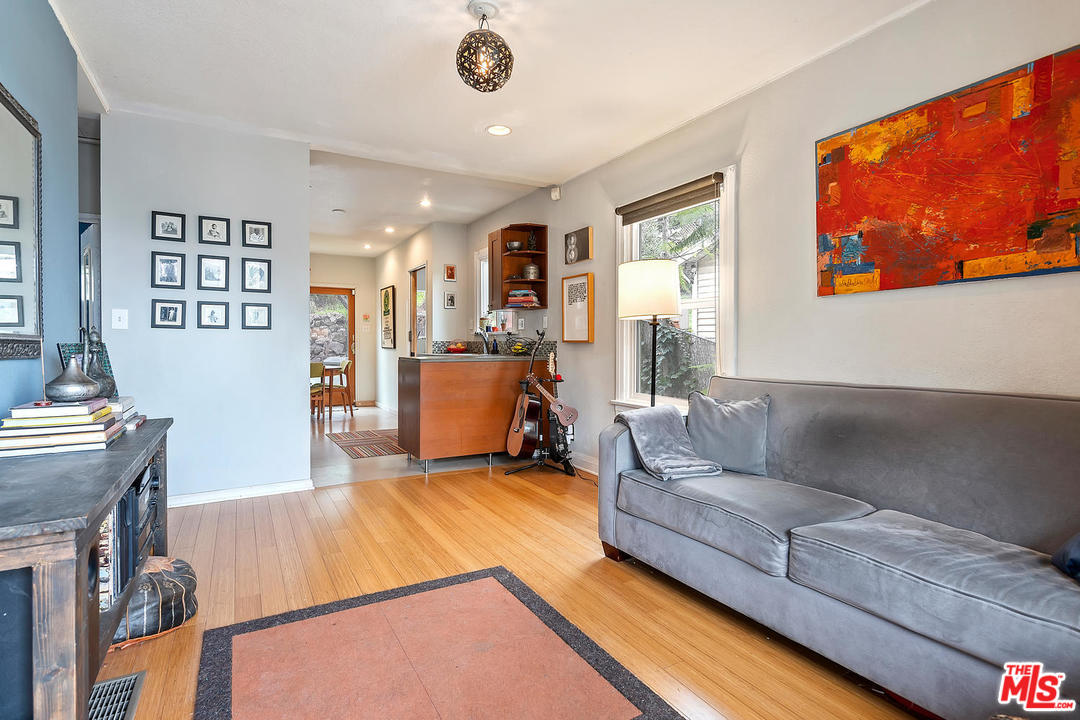 2425 Riverside Place Los Angeles, CA 90039 - Photo 9 of 28 Gallery Image 9