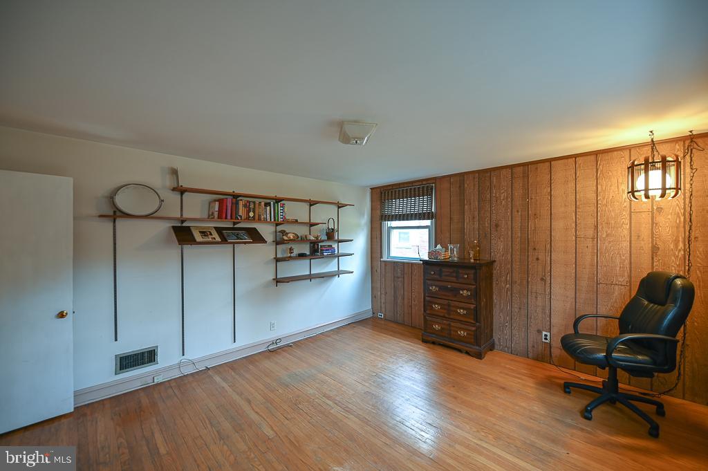 258 Ellis Road Havertown, PA 19083 - Photo 14 of 26 First Floor Bedroom/Den