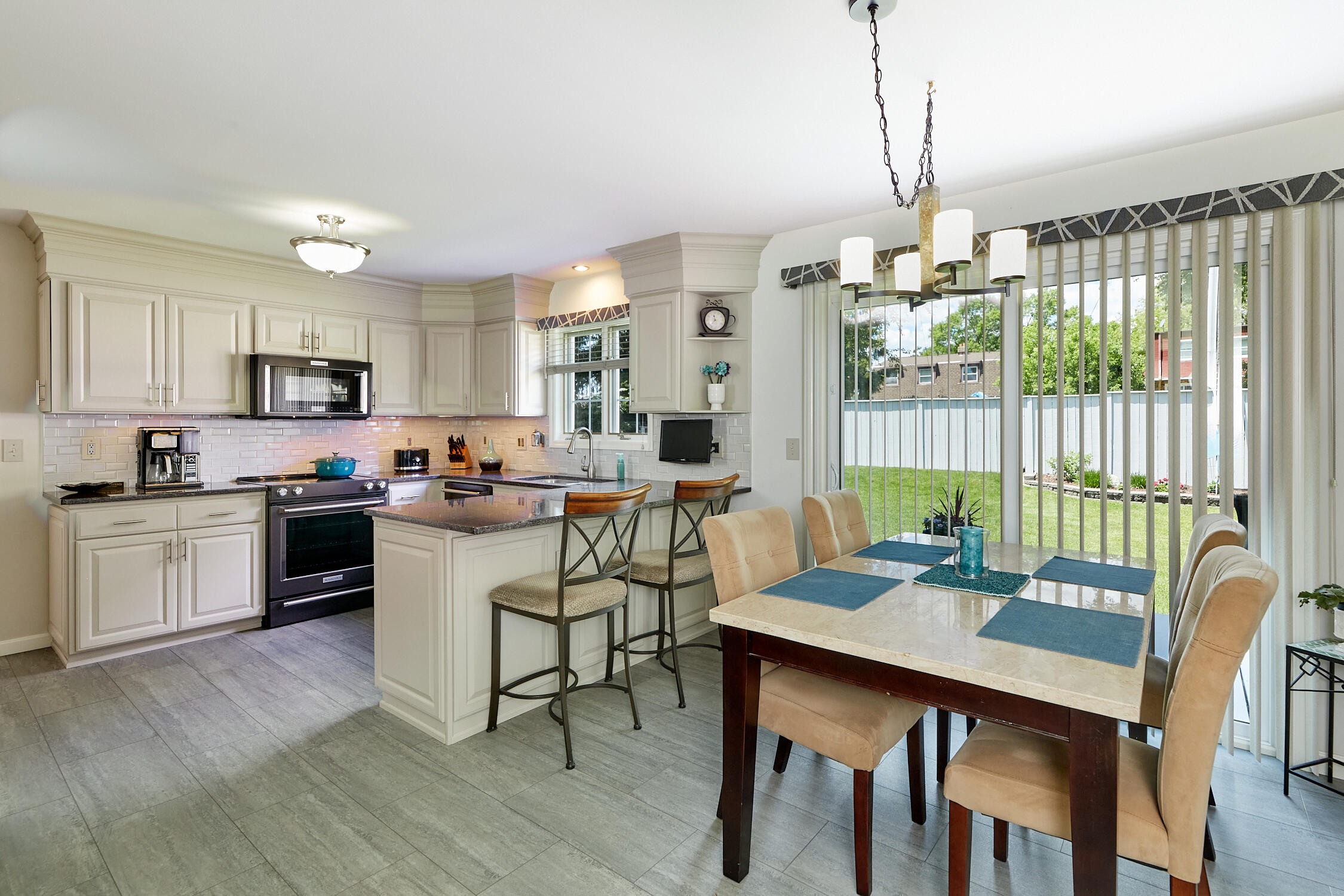 14 Virginia Street Racine, WI 53405 - Photo 7 of 29 Dining & Kitchen