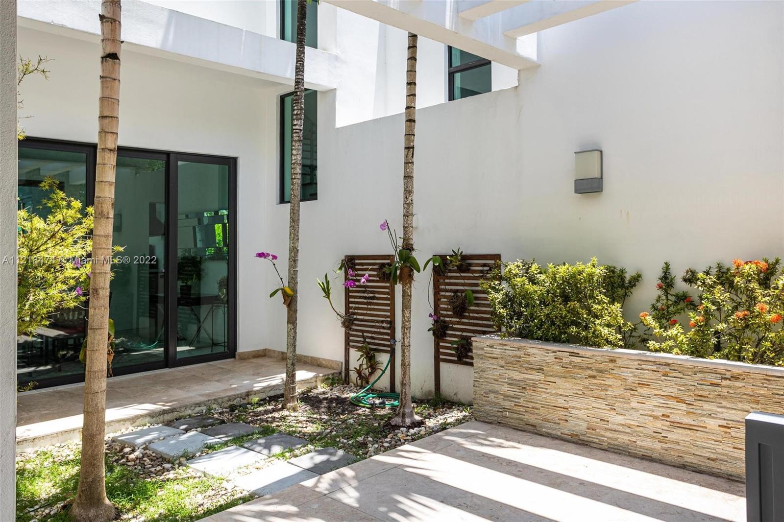 465 Glenridge Road Key Biscayne, FL 33149 - Photo 3 of 37 Gallery Image 3