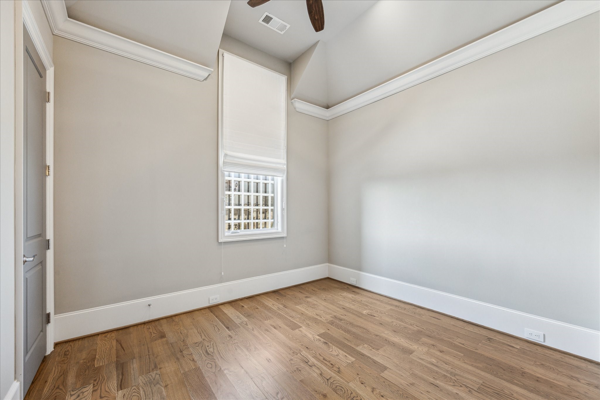 2103 Argonne Street, Unit B Houston, TX 77019 - Photo 20 of 28 Bedroom #3 on 4th floor.