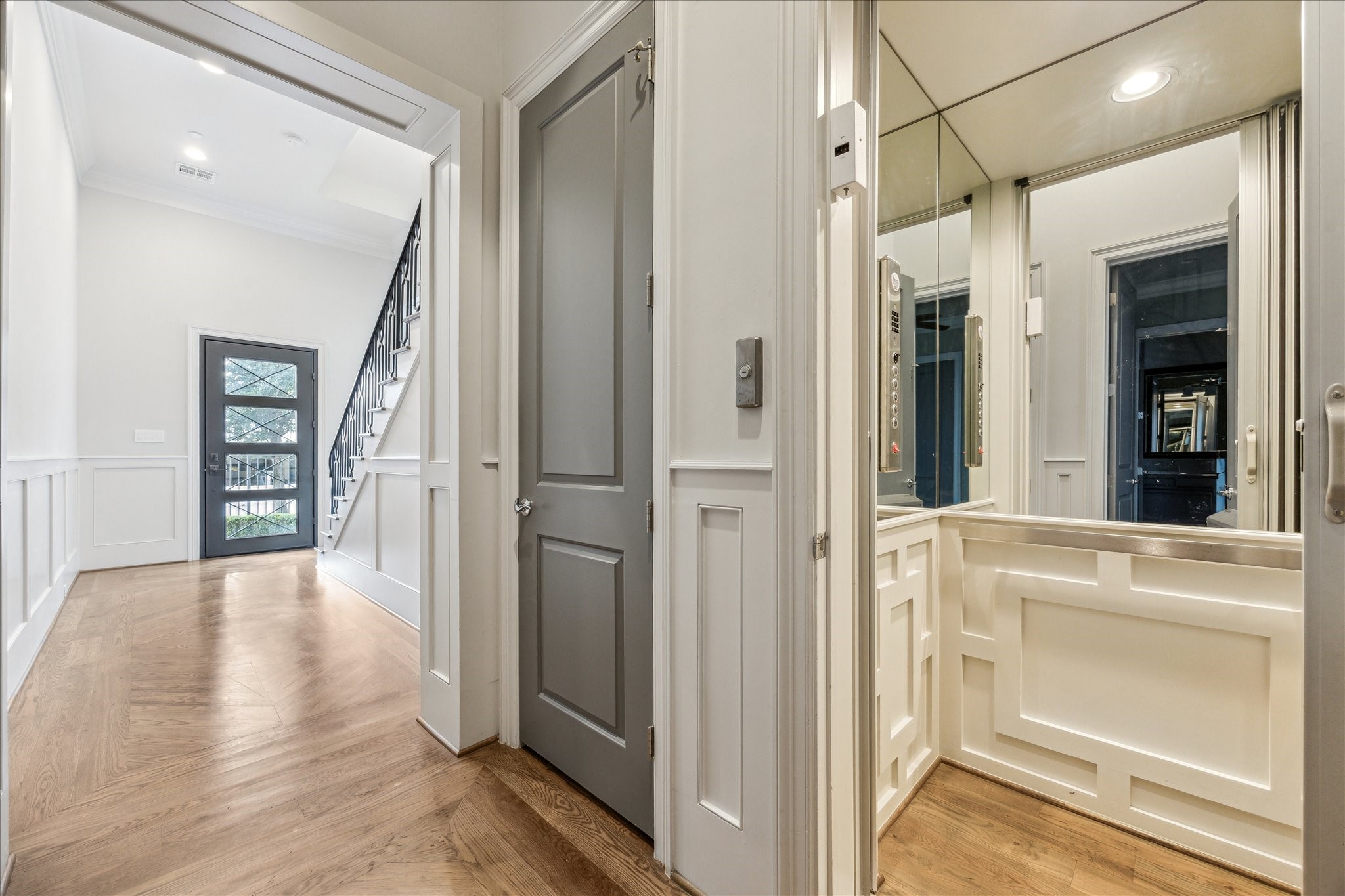 2103 Argonne Street, Unit B Houston, TX 77019 - Photo 4 of 28 Elevator goes to all levels of the home.