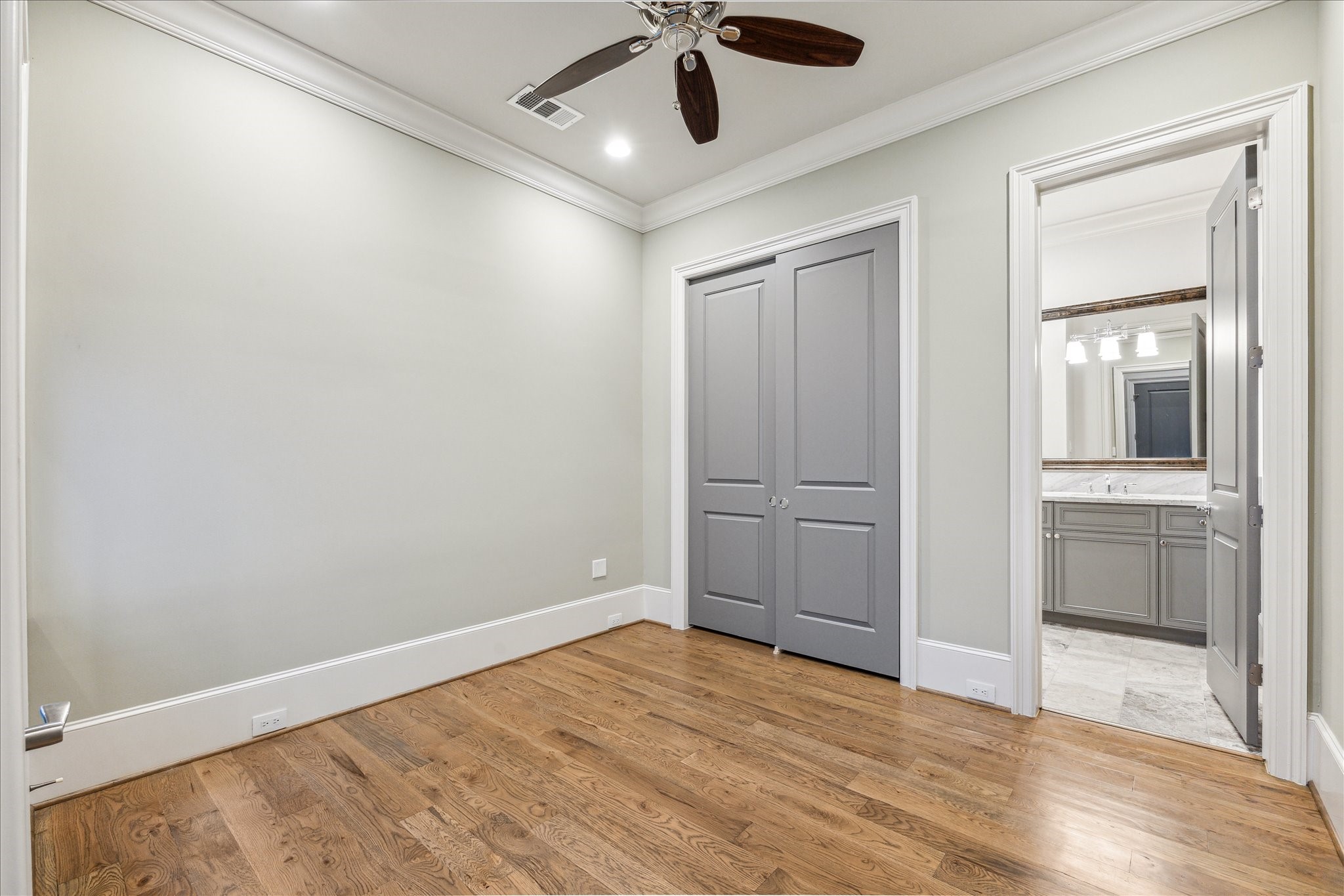 2103 Argonne Street, Unit B Houston, TX 77019 - Photo 5 of 28 Bedroom #2 on first floor.