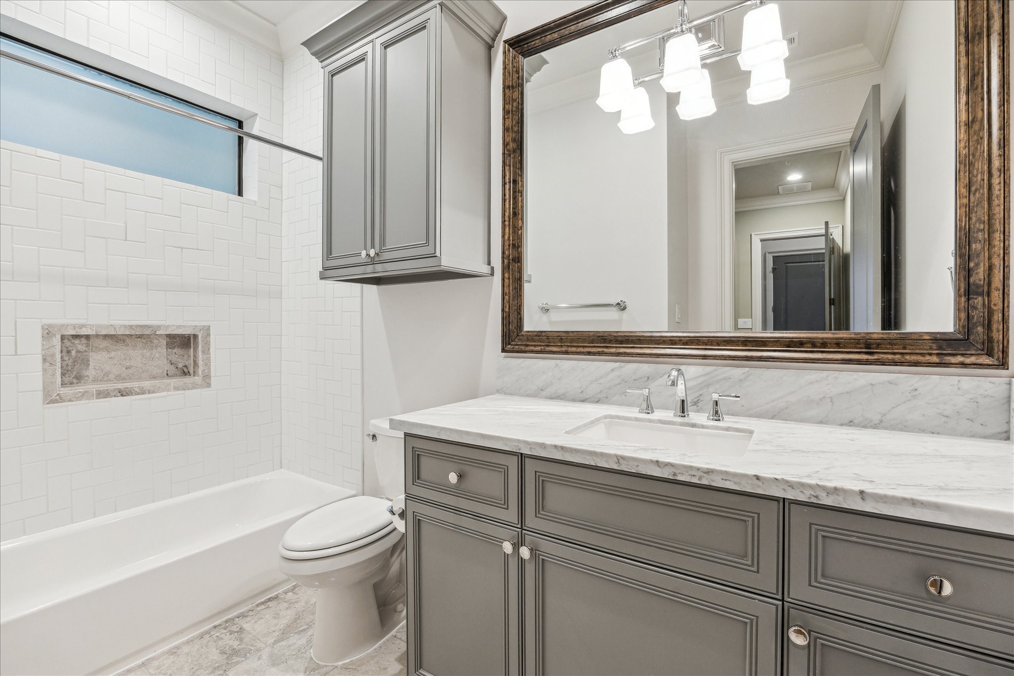 2103 Argonne Street, Unit B Houston, TX 77019 - Photo 6 of 28 Bedroom #2 private bath on first floor.