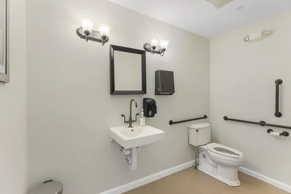 $549,900 | 180 Main Street, Kingston, NH 03848