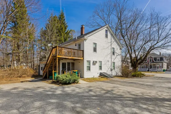 $549,900 | 180 Main Street, Kingston, NH 03848