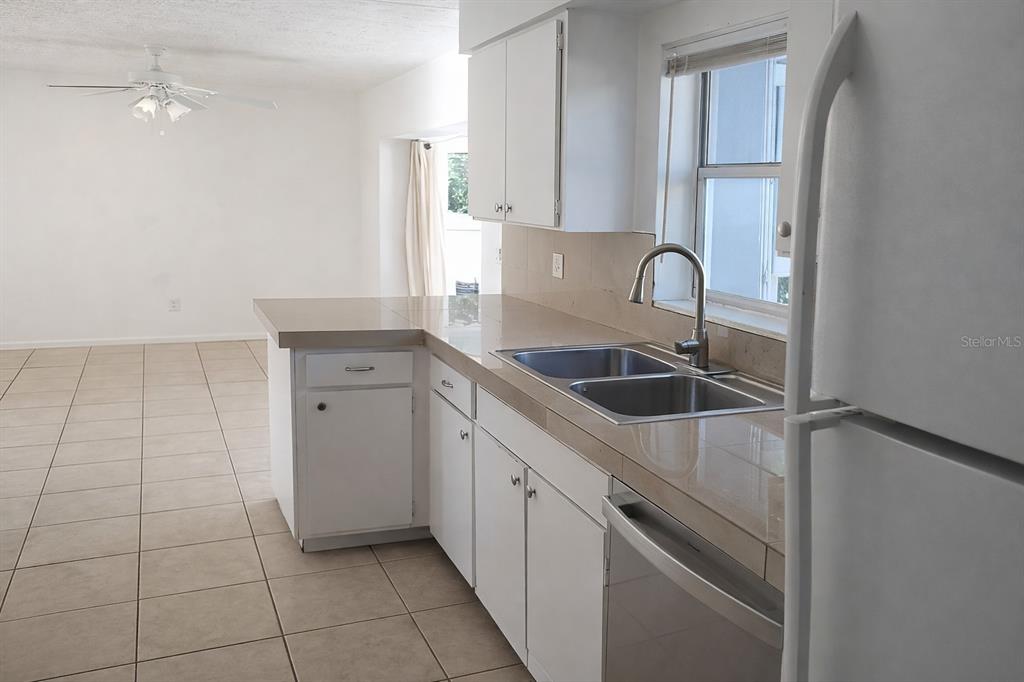 1272 Hanover Court Spring Hill, FL 34606 - Photo 4 of 45