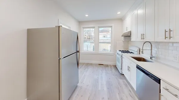 $4,000 | 391 Linwood Avenue, Unit 1, Newton, MA 02460