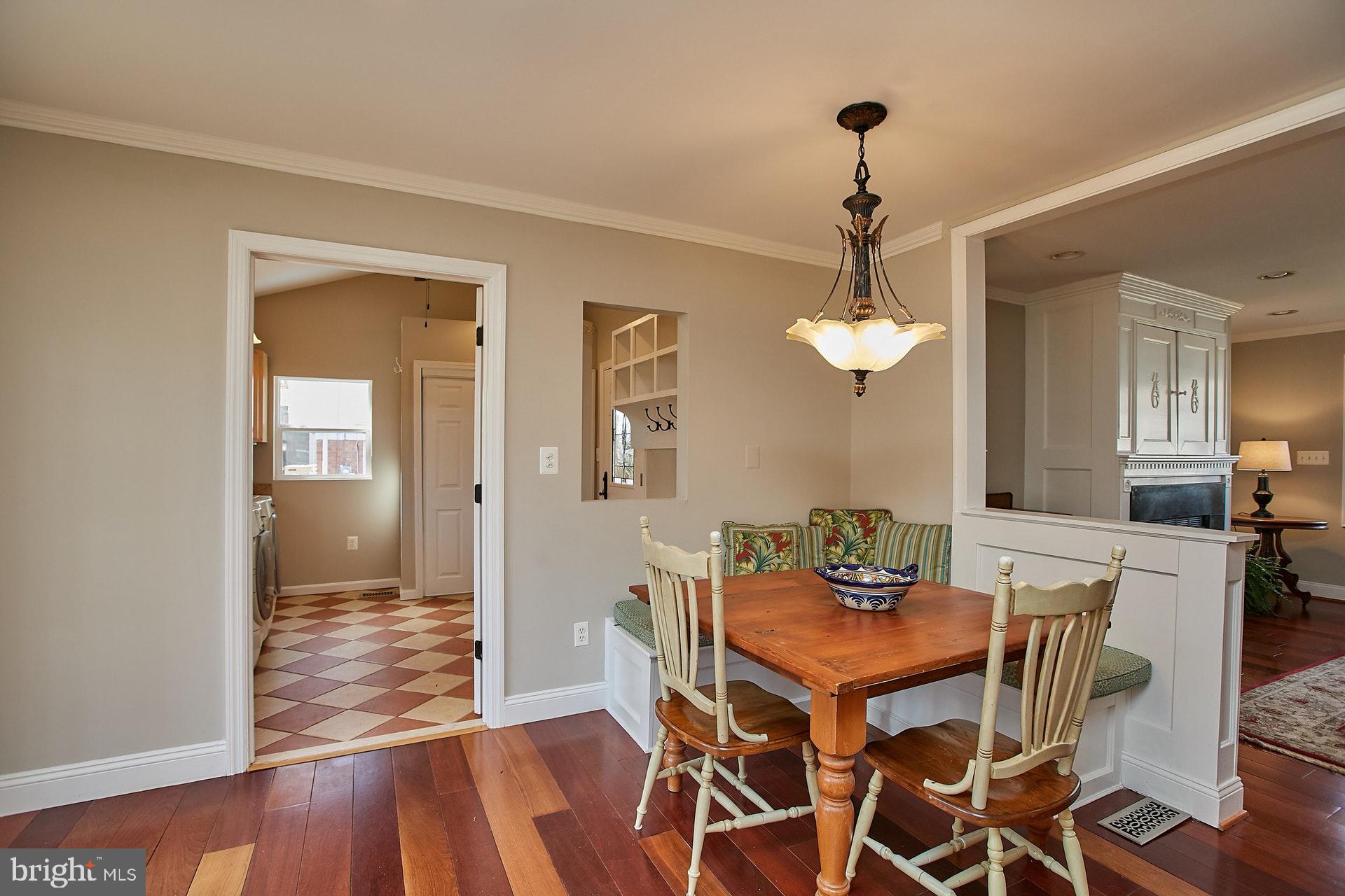 5536 Queensberry Avenue Springfield, VA 22151 - Photo 12 of 34 Dining area with built-in seating