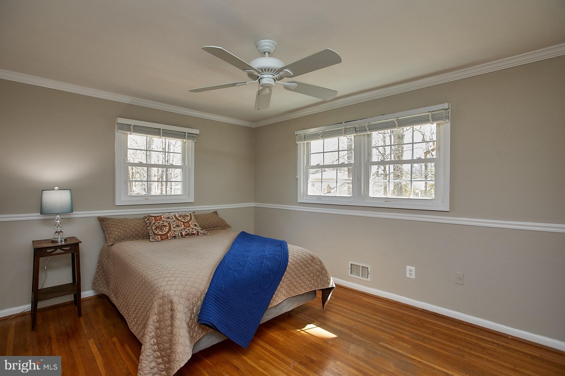 5536 Queensberry Avenue Springfield, VA 22151 - Photo 15 of 34 Master bedroom