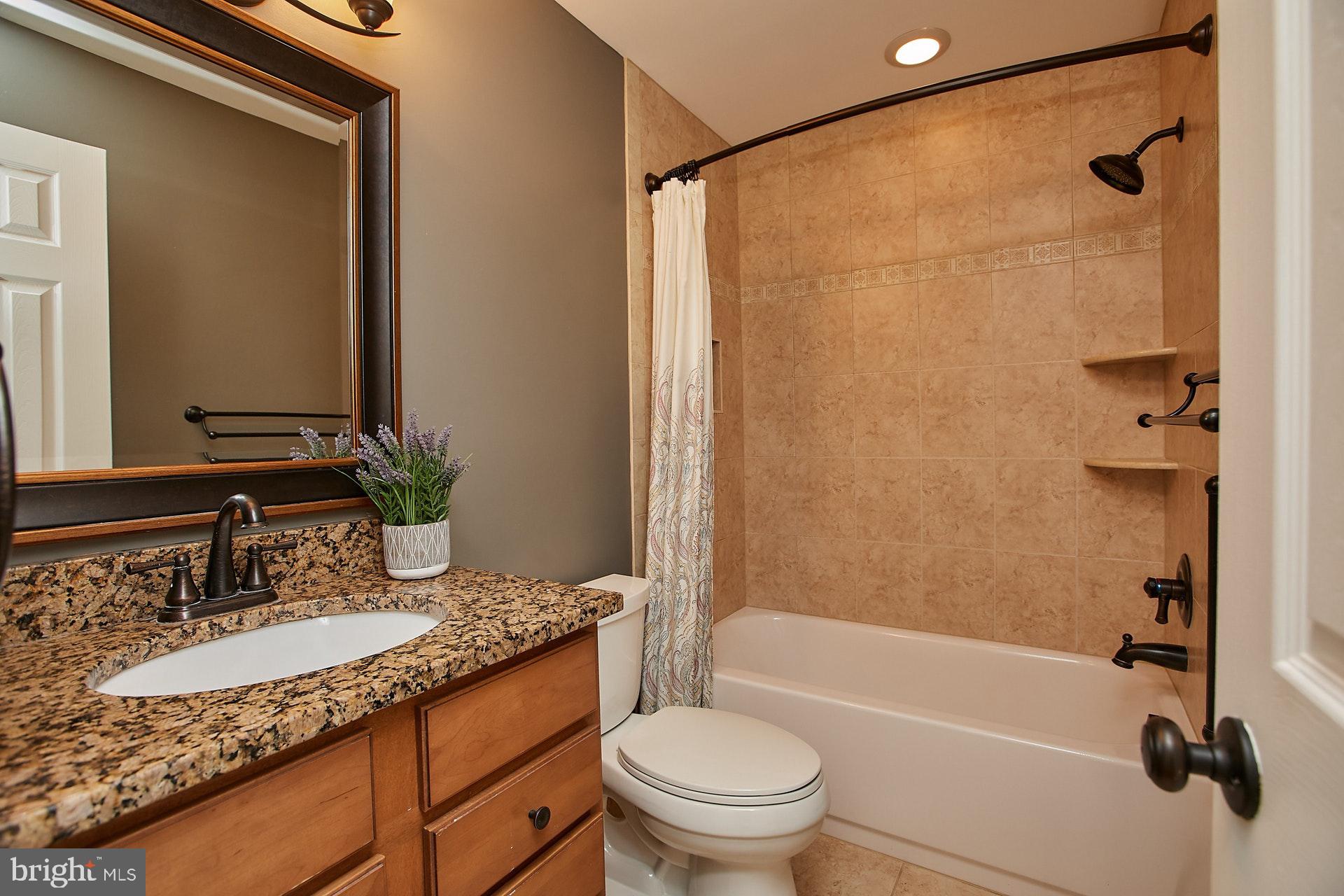 5536 Queensberry Avenue Springfield, VA 22151 - Photo 23 of 34 Upper level hall bath