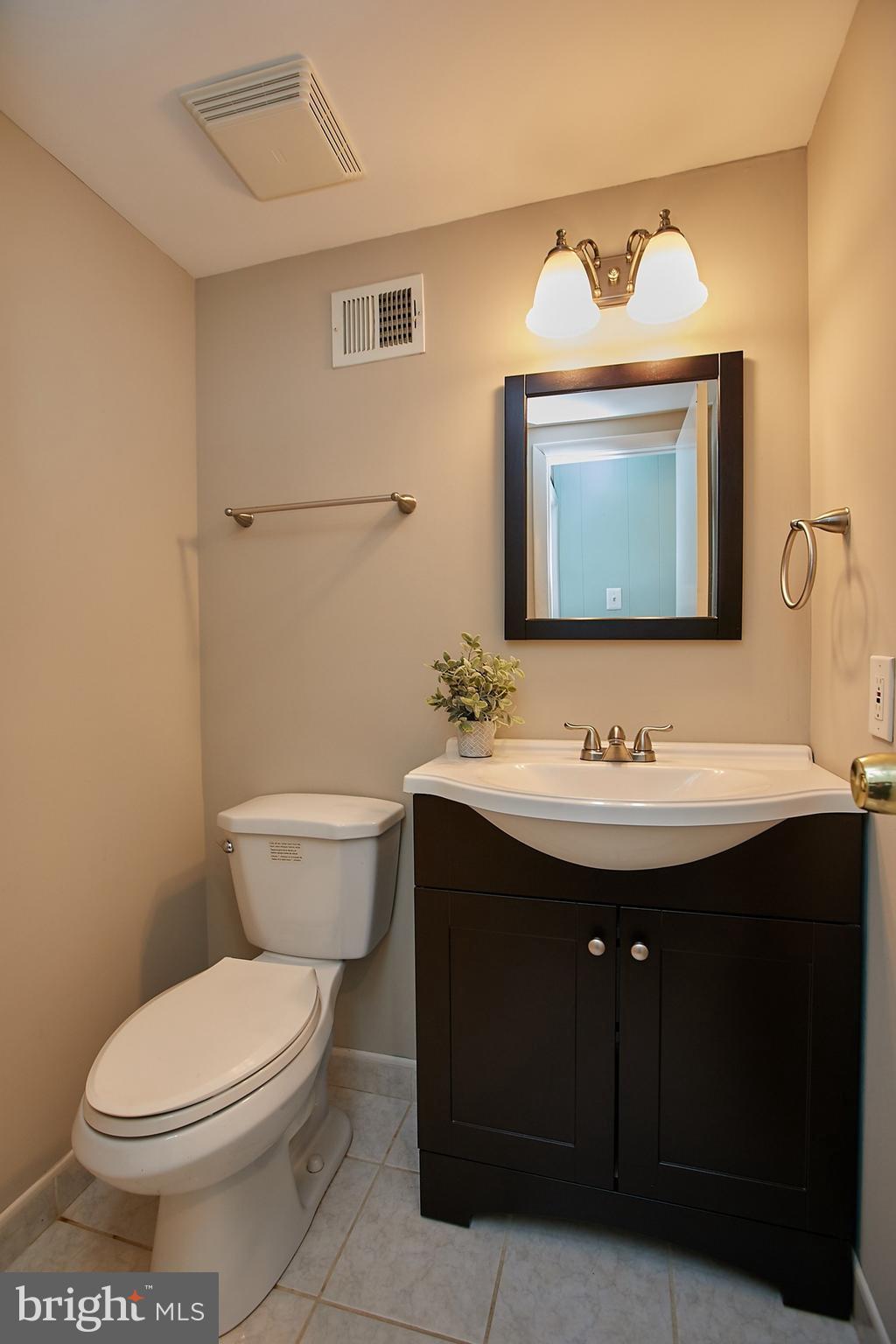 5536 Queensberry Avenue Springfield, VA 22151 - Photo 27 of 34 Lower level powder room
