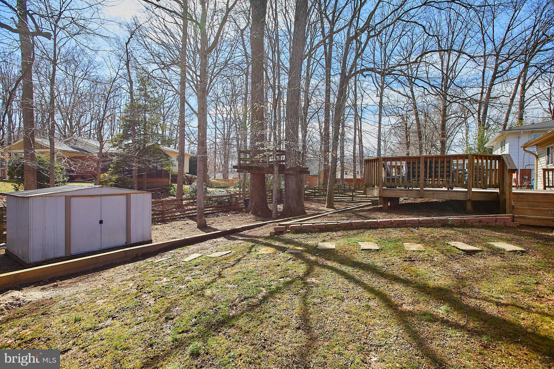 5536 Queensberry Avenue Springfield, VA 22151 - Photo 31 of 34 Wonderful treed yard