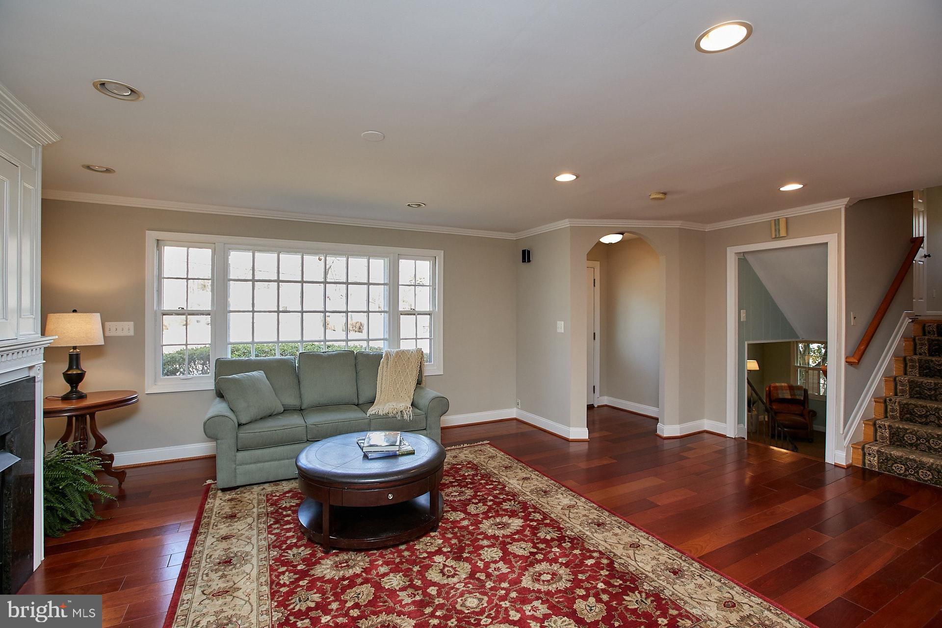 5536 Queensberry Avenue Springfield, VA 22151 - Photo 6 of 34 Light and bright great room