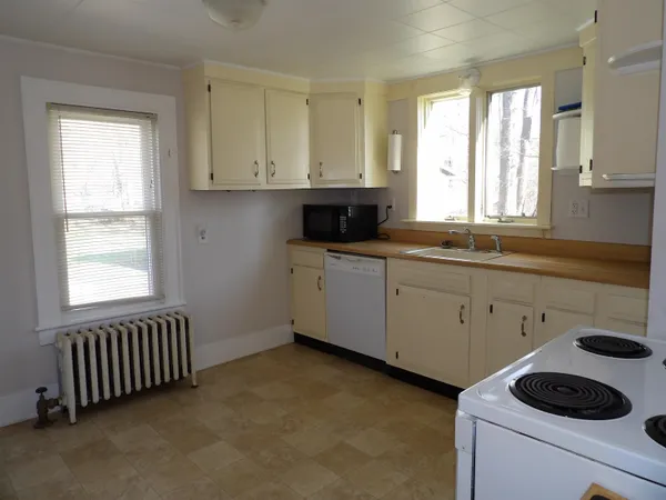 $299,000 | 43 Middle Road, Clarendon, VT 05759