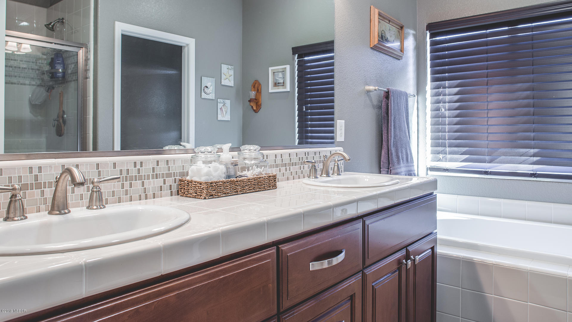 216 Augusta Drive Santa Maria, CA 93454 - Photo 18 of 36 Master Bath