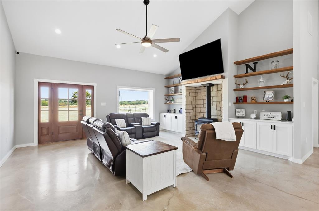 208 Chicken Field Road Whitewright, TX 75491 - Photo 10 of 40 Gallery Image 10