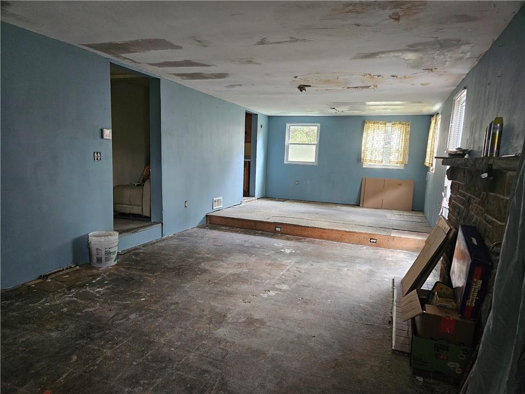 111 Tuck Lane Butler, PA 16001 - Photo 6 of 14 a view of a livingroom with a workspace