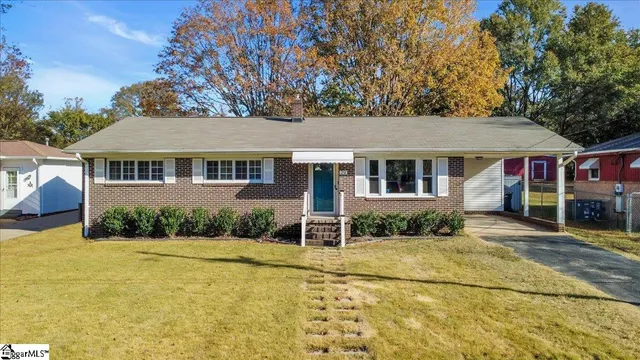 $319,500 | 29 Lynhurst Drive, Greenville, SC 29611