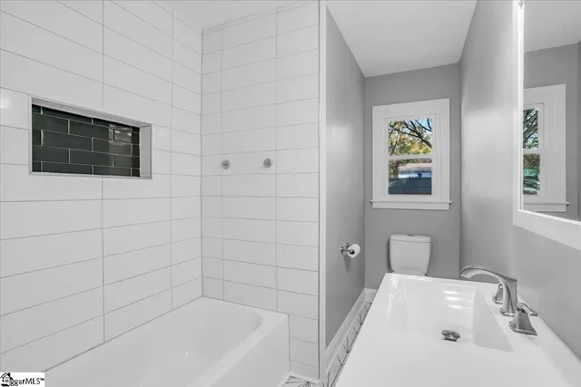 $319,500 | 29 Lynhurst Drive, Greenville, SC 29611