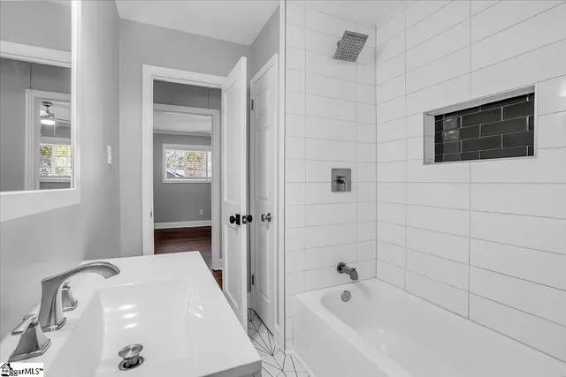 $319,500 | 29 Lynhurst Drive, Greenville, SC 29611