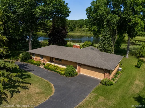 $439,000 | 5524 Lawrence Court, Pinckney, MI 48169