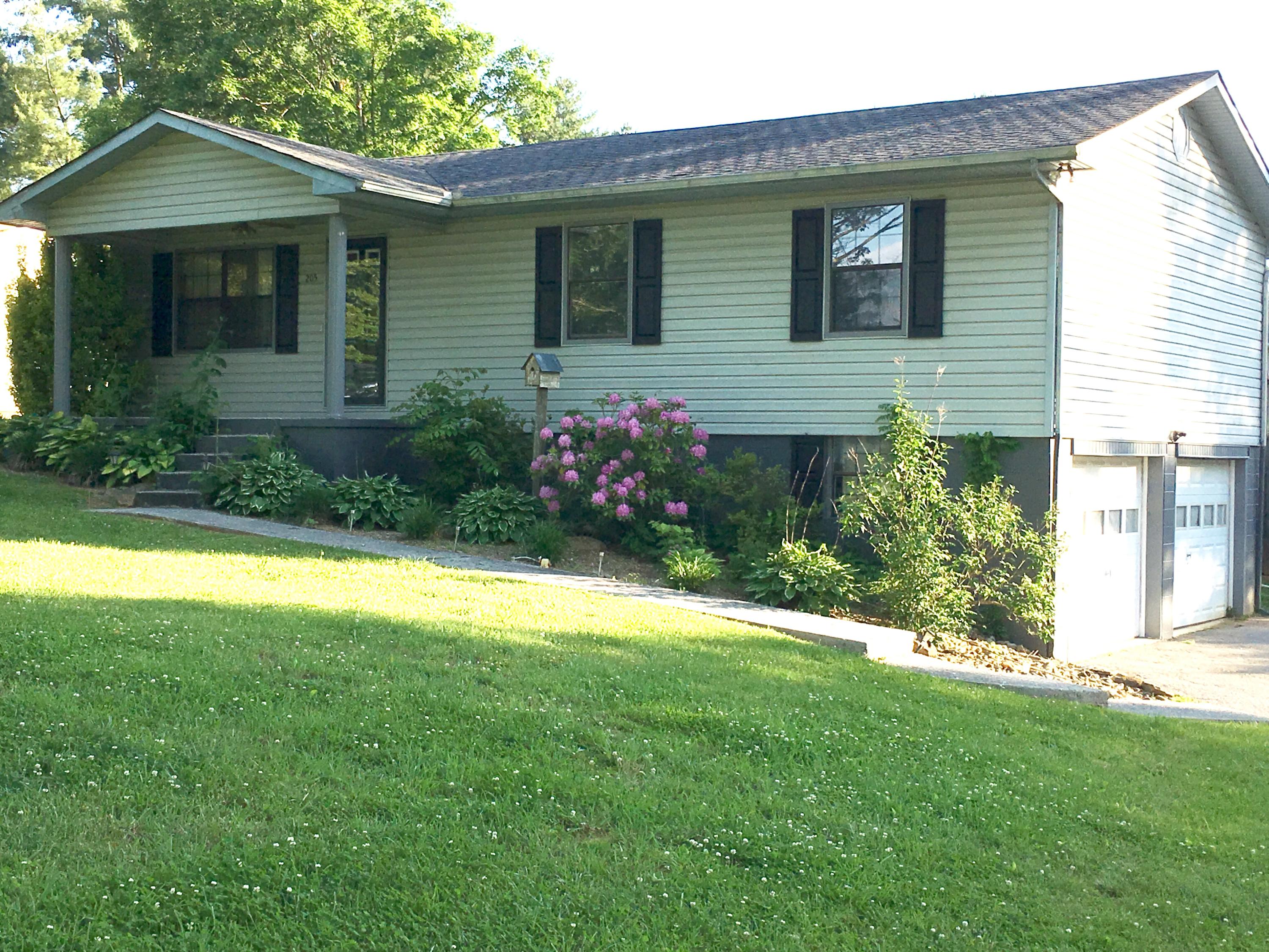 205 Mountain View Road Jacksboro, TN 37757 - Photo 3 of 16 205 Mountain view 2