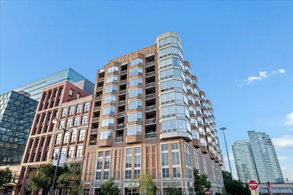 $699,900 | 720 West Randolph Street, Unit 503, Chicago, IL 60661