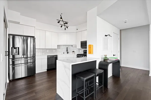 $699,900 | 720 West Randolph Street, Unit 503, Chicago, IL 60661