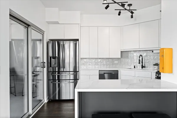 $699,900 | 720 West Randolph Street, Unit 503, Chicago, IL 60661