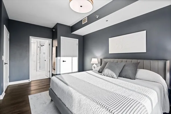 $699,900 | 720 West Randolph Street, Unit 503, Chicago, IL 60661