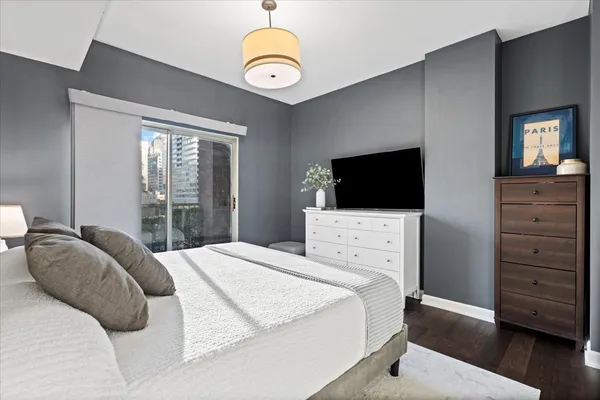 $699,900 | 720 West Randolph Street, Unit 503, Chicago, IL 60661