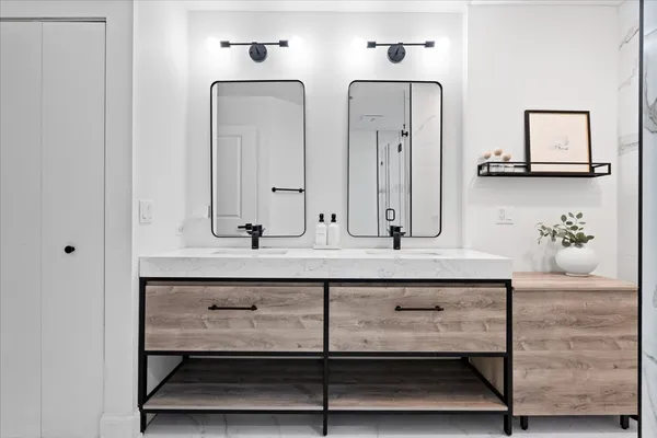 $699,900 | 720 West Randolph Street, Unit 503, Chicago, IL 60661
