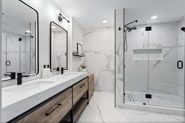 $699,900 | 720 West Randolph Street, Unit 503, Chicago, IL 60661