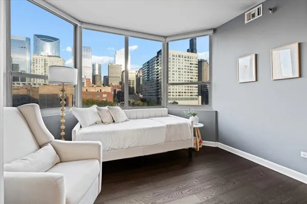 $699,900 | 720 West Randolph Street, Unit 503, Chicago, IL 60661