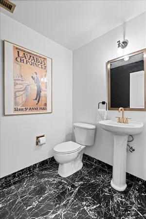 $699,900 | 720 West Randolph Street, Unit 503, Chicago, IL 60661