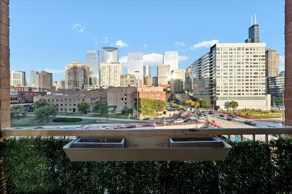 $699,900 | 720 West Randolph Street, Unit 503, Chicago, IL 60661