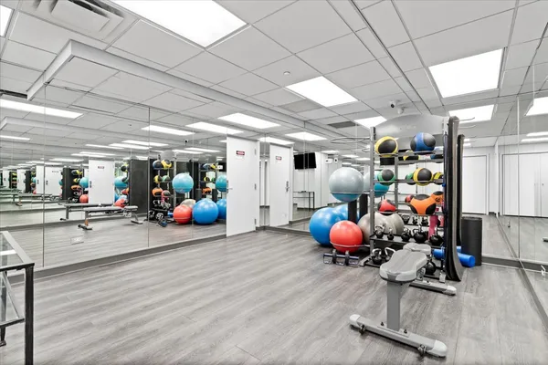 $699,900 | 720 West Randolph Street, Unit 503, Chicago, IL 60661