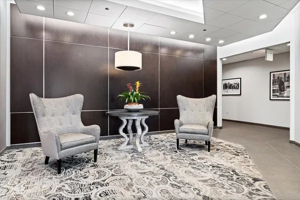 $699,900 | 720 West Randolph Street, Unit 503, Chicago, IL 60661