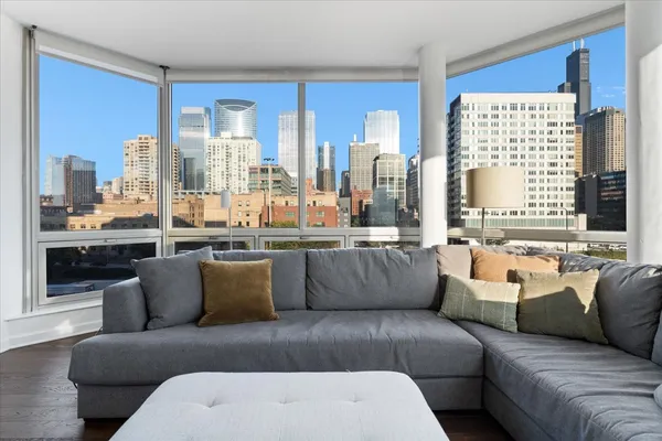 $699,900 | 720 West Randolph Street, Unit 503, Chicago, IL 60661