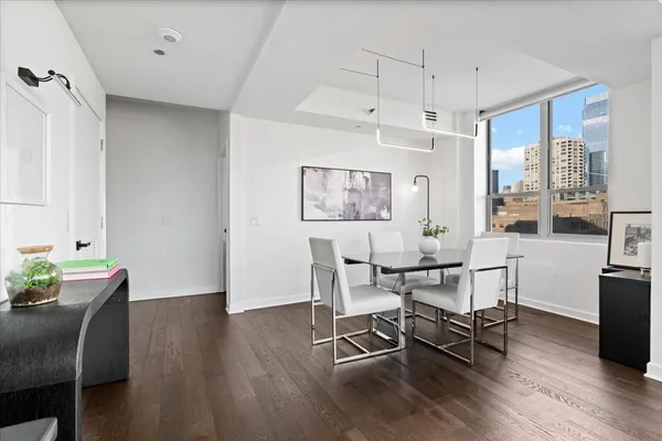 $699,900 | 720 West Randolph Street, Unit 503, Chicago, IL 60661