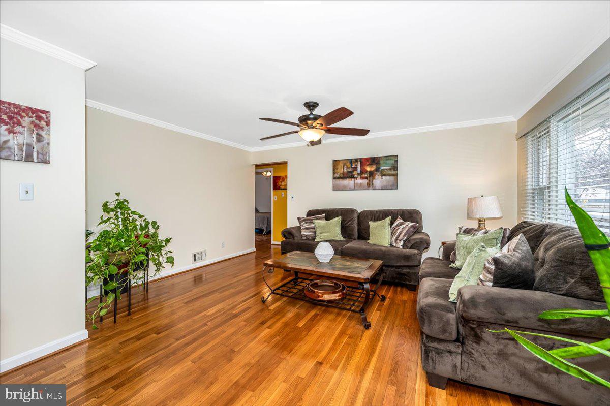6002 Seabrook Road Lanham, MD 20706 - Photo 5 of 43 Gallery Image 5