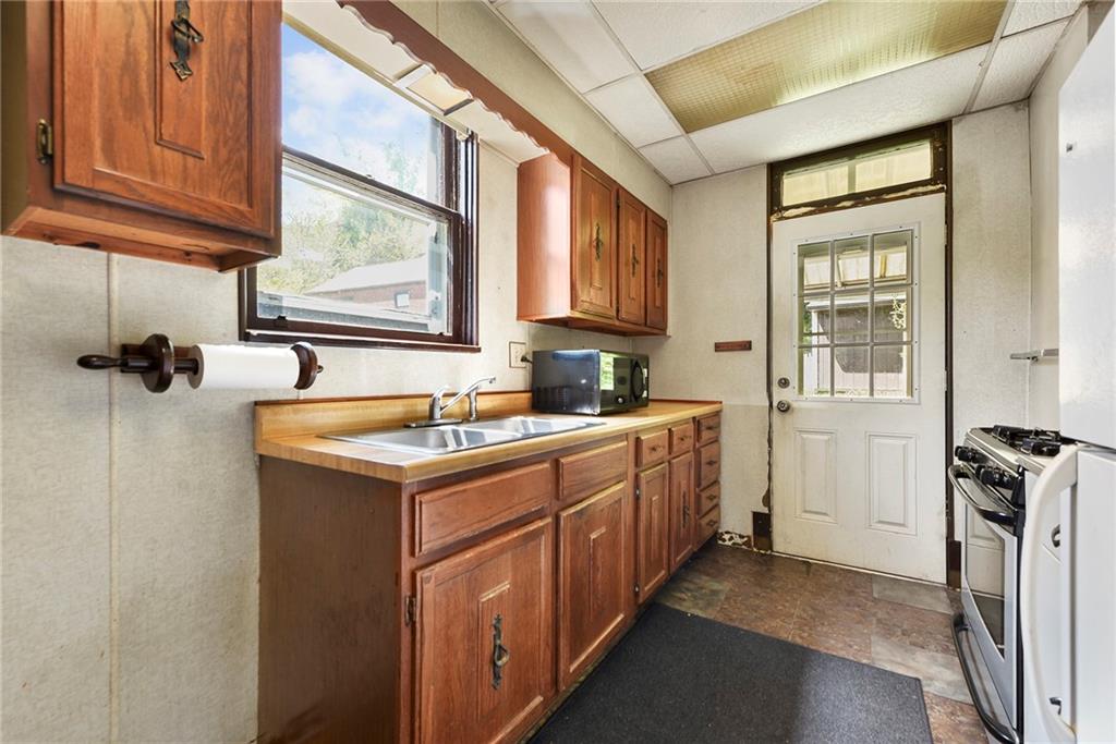 180 Provost Road Pittsburgh, PA 15234 - Photo 16 of 32