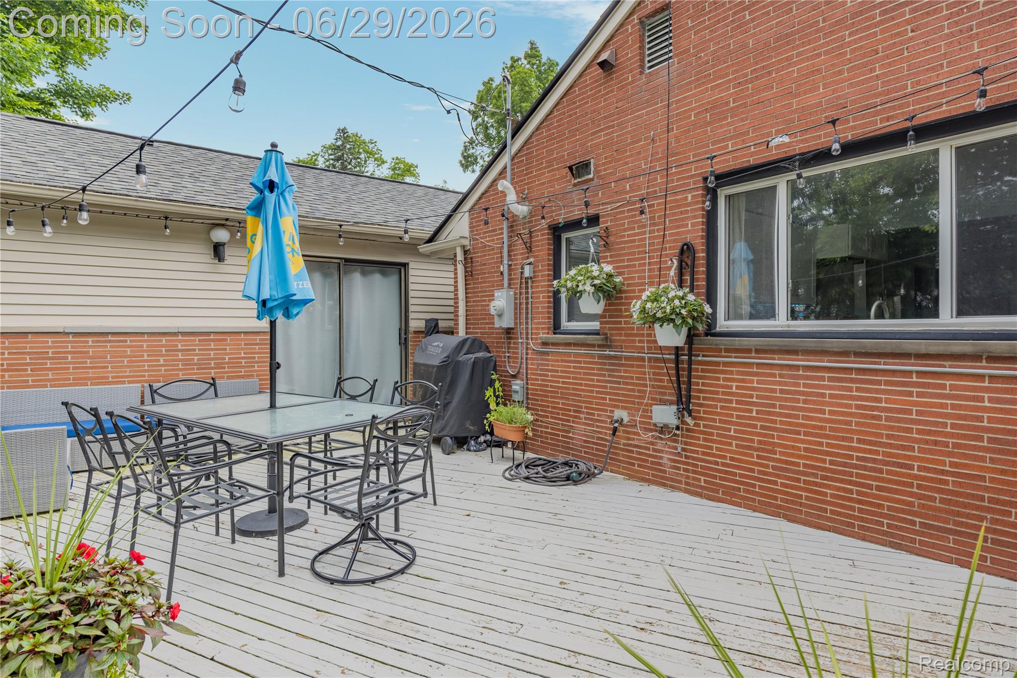 6085 Worlington Road Bloomfield Hills, MI 48301 - Photo 57 of 75 Spacious outdoor deck featuring light-toned wood-finish planks
