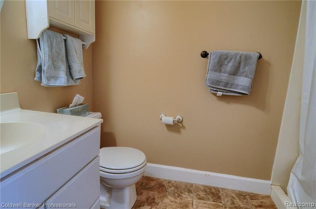 212 Brighton Lake Road Brighton, MI 48116 - Photo 26 of 34