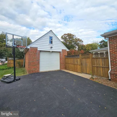 $4,250 | 5940 6th Street, Falls Church, VA 22041