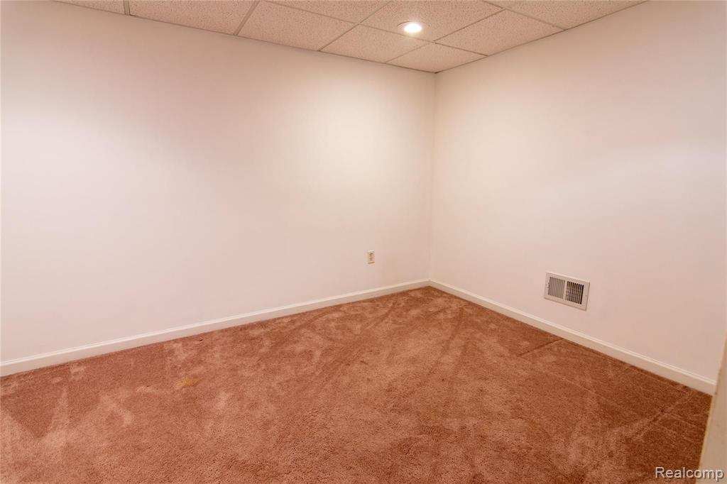 936 Golfview Court Rochester Hills, MI 48307 - Photo 33 of 47
